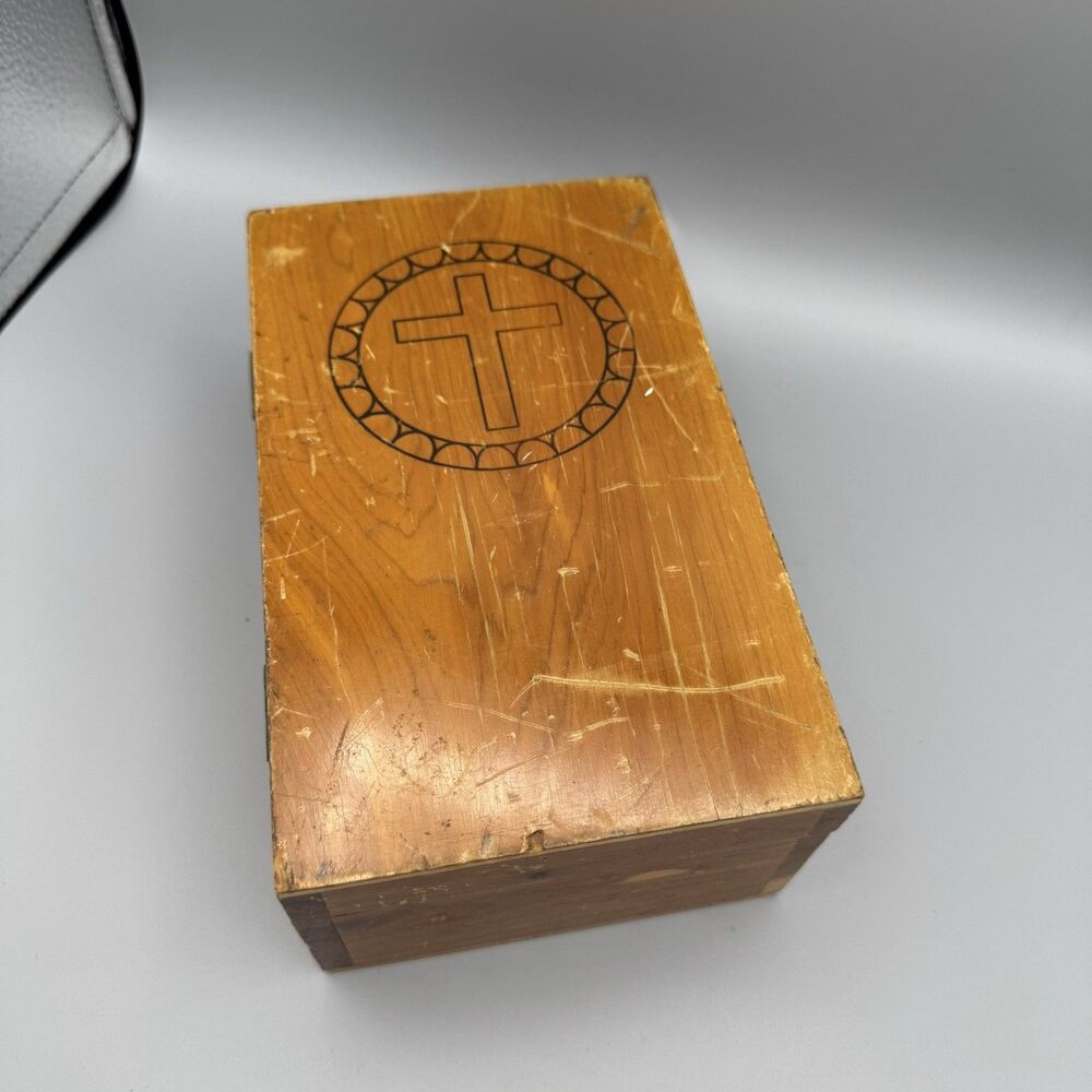 Vtg Union Made Wood Distressed Bible Holder Keepsake Box Religous USA Made